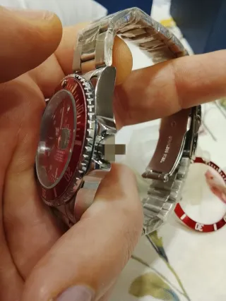 Orologio di Lusso Rosso e Argento