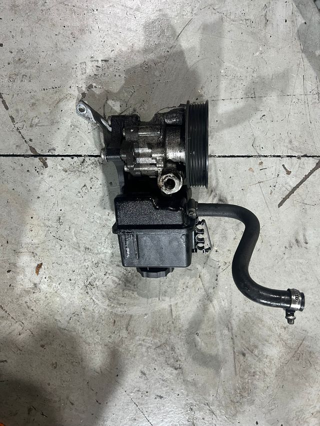 Bomba Dirección Mercedes Benz