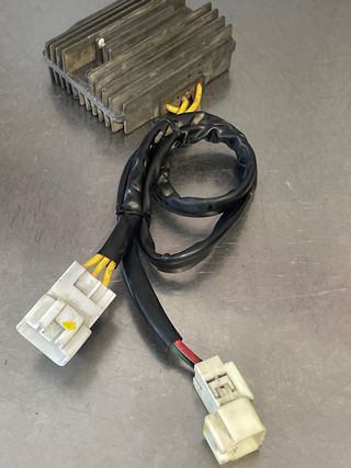 Regulador Voltaje Piaggio Beverly 300s 2018