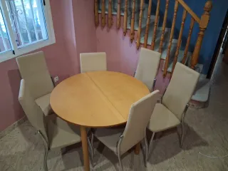 Mesa redonda extensible y 6 sillas