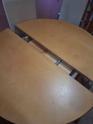 Mesa redonda extensible y 6 sillas