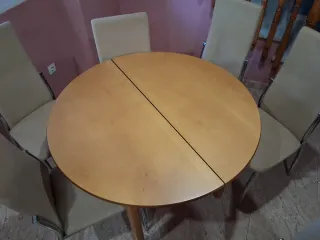 Mesa redonda extensible y 6 sillas