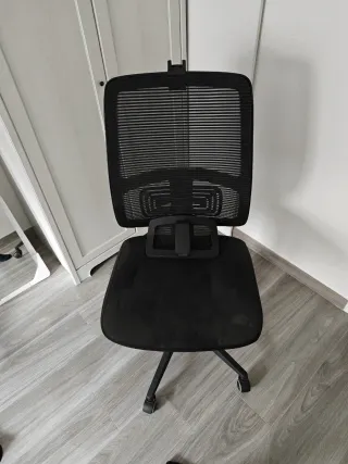 Silla de oficina ergonómica negra