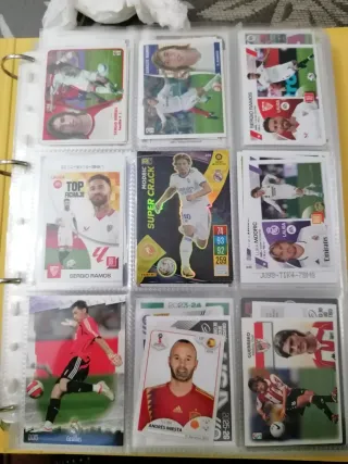Cromos de fútbol: Ramos, Modric, Iniesta, Guerrero