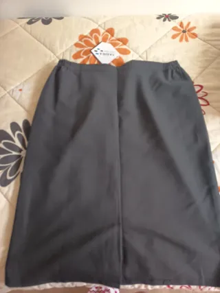 Falda negra talla 48