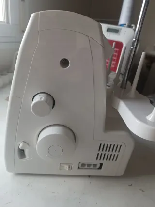 Remalladora Singer Blanca