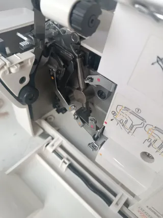 Remalladora Singer Blanca