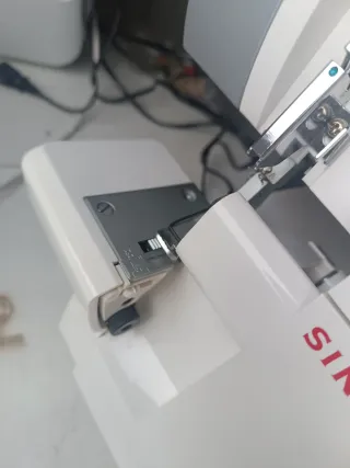 Remalladora Singer Blanca