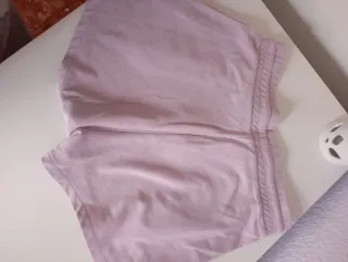 Pantalón corto deportivo lila