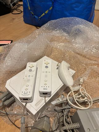 Nintendo Wii Blanca con 2 mandos