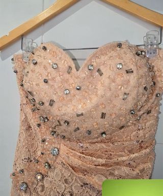 Vestido de fiesta dorado y rosa