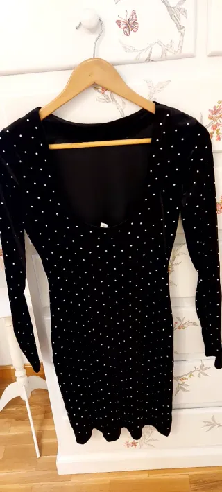 Vestido negro con pedrería