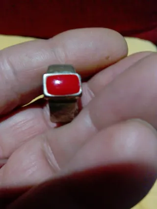 Anillo antiguo con piedra roja talla 6