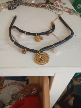Conjunto collar y pulsera cuero negro y oro