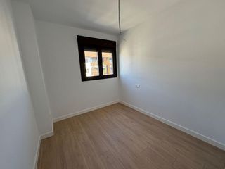 Piso en alquiler en Poniente-Norte - Miralbaida - Parque Azahara en Córdoba