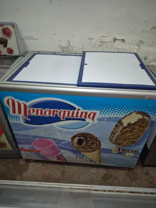 Congelador Menorquina con diseño de helados