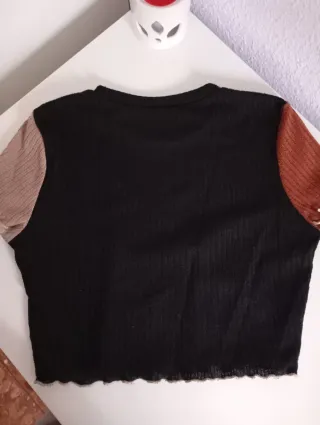 Camiseta manga corta beige, marrón y negra