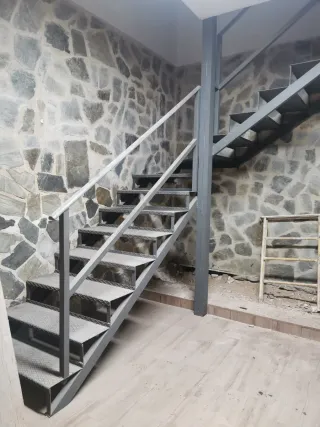 Escalera de hierro 19 escalones.