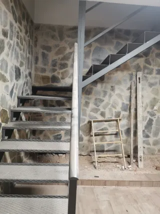 Escalera de hierro 19 escalones.