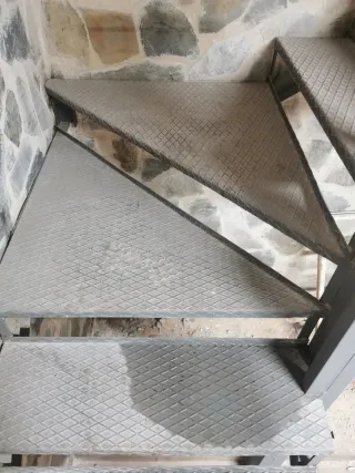 Escalera de hierro 19 escalones.