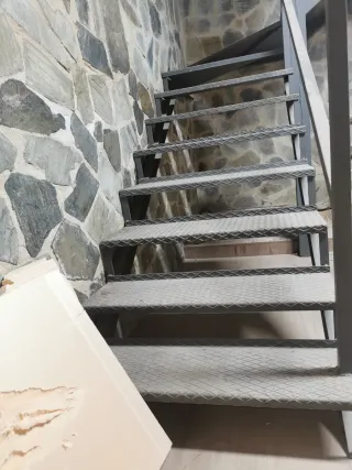 Escalera de hierro 19 escalones.