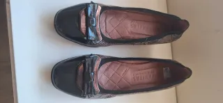 Zapatos planos mujer negros y dorados