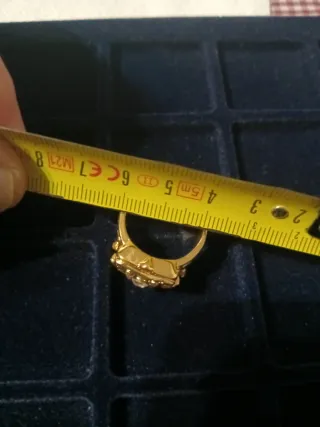 Anillo de pastillero con piedras