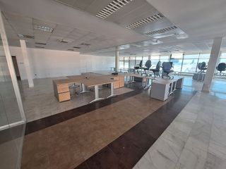 Oficina en alquiler en Parque Atlántico - Los Arcos - Aeropuerto Viejo en Sevilla