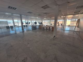 Oficina en alquiler en Parque Atlántico - Los Arcos - Aeropuerto Viejo en Sevilla
