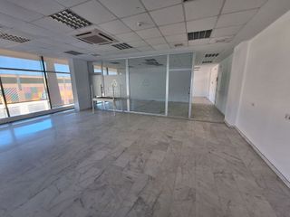 Oficina en alquiler en Parque Atlántico - Los Arcos - Aeropuerto Viejo en Sevilla