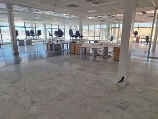 Oficina en alquiler en Parque Atlántico - Los Arcos - Aeropuerto Viejo en Sevilla