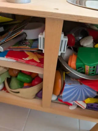 Cocinita y trona de madera