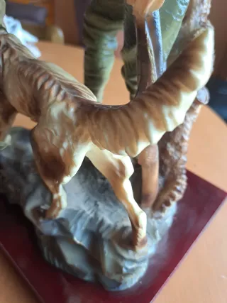 Figura R. Bacardi Cazador con Perro