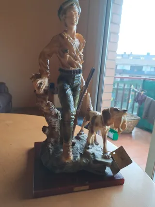 Figura R. Bacardi Cazador con Perro
