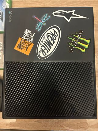 Xbox One 500GB + 2 Mandos + 6 Juegos