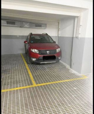 Garaje en venta en Les Roquetes en Barcelona