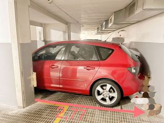 Garaje en venta en Les Roquetes en Barcelona