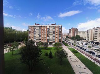 Piso en venta en Plaza España - Villa Pilar - Reyes Católicos - Vadillos en Burgos