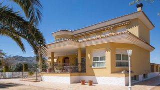 Chalet en venta en Yecla