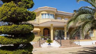 Chalet en venta en Yecla