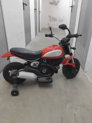 Moto a batería infantil roja