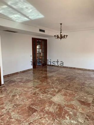 Piso en alquiler en Los Remedios en Sevilla