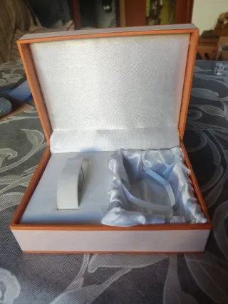 Caja regalo para joyas, relojes, etc.