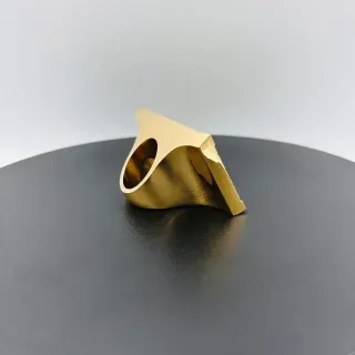 SELLO BANDERA GITANA CON CIRCONITAS. Oro 18k.