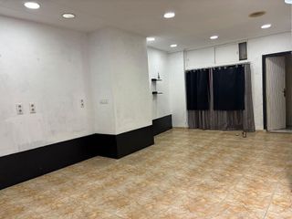 Local comercial en alquiler en Requena