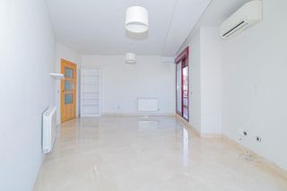 Piso en alquiler en Avda. Federico Garcia Lorca - Nueva Estación Autobuses en Granada