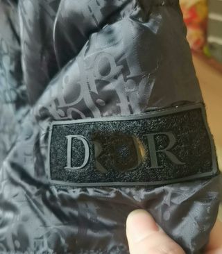 Chaqueta de plumas Dior negra