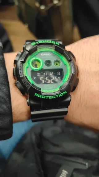 Reloj Casio G-Shock Negro y Verde