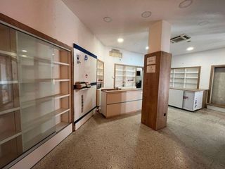 Local comercial en alquiler en Eixample Nord – La Devesa en Girona