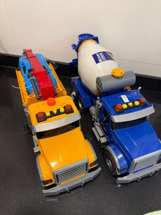 Camión Hormigonera y Grúa de Juguete